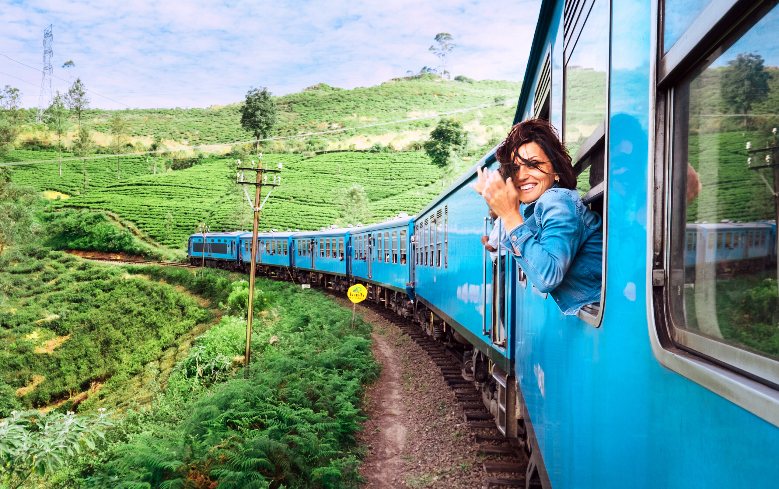 How Online Travel Community Inspires Travel Different Destinations 